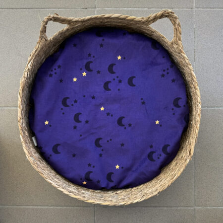 Poducha Violet Moon, legowisko z naturalnym korkiem dla kota lub psa