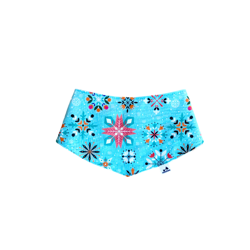 floral-snowflakes-pet-bandana bandanka floral snowflakes, zimowa bandanka dla psa w kolorowe śnieżynki