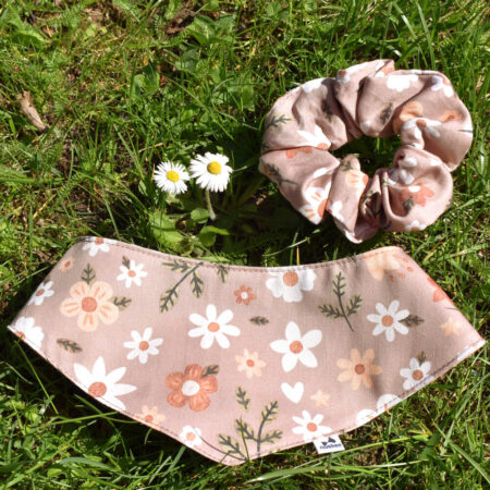 bandanka beige beżowa bandanka w kwiaty dla psa