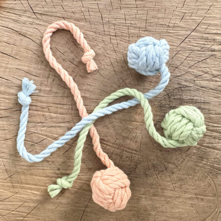 piłeczka ze sznurka dla kota