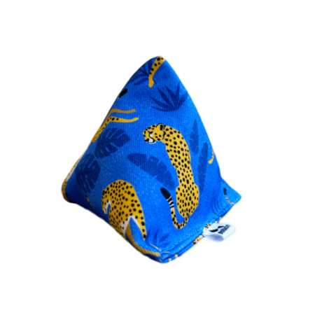 piramidka leopard zabawka dla kota wypełniona matatabi