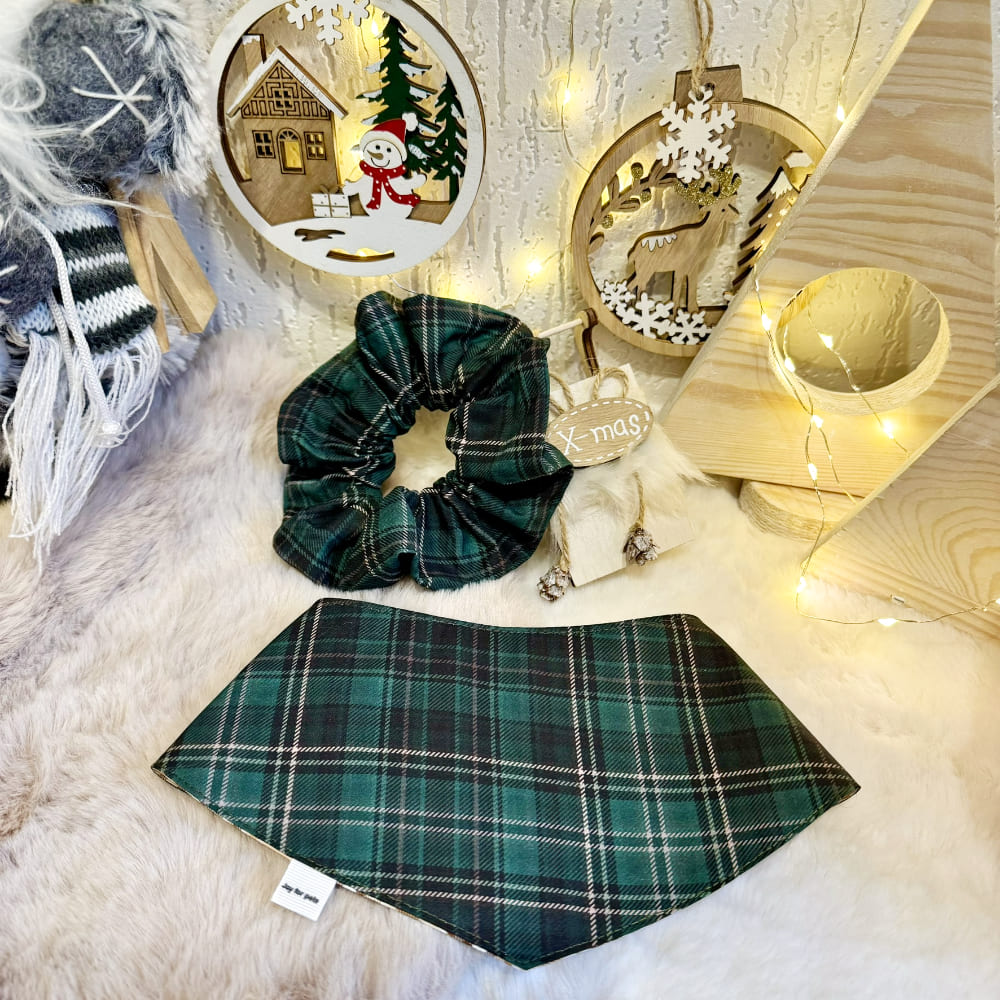 greenbandanaxmas świąteczna bandanka elegant christmas dla psa lub kota, bandana zielona krata, krata beż, świąteczna bandanka dla psa