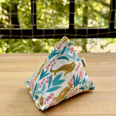 piramidka savannah chill, antystresowa zabawka dla kota, zabawka dla delikatnego kota, kocimiętka premium dla kota