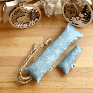 Kopacz Snowdrift Whiskers z jutowymi warkoczami, zimowy błękitny kopacz dla kota