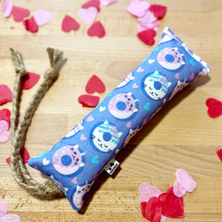 Kopacz Donut Stop Meow walentynkowy kopacz dla kota, kolekcja limitowana