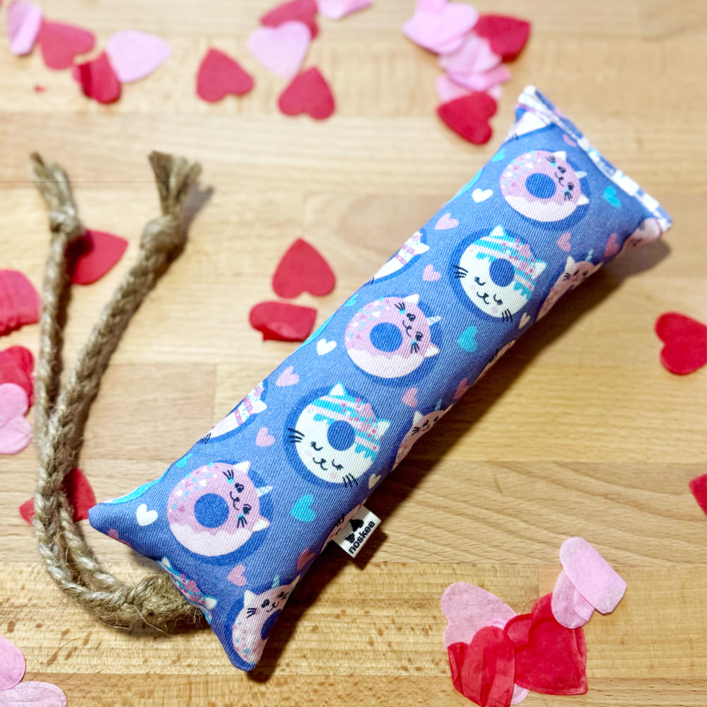 Kopacz Donut Stop Meow walentynkowy kopacz dla kota, kolekcja limitowana